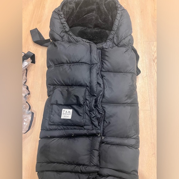 7am Enfant Evolution Blanket (Plush) in Black - Picture 2 of 4